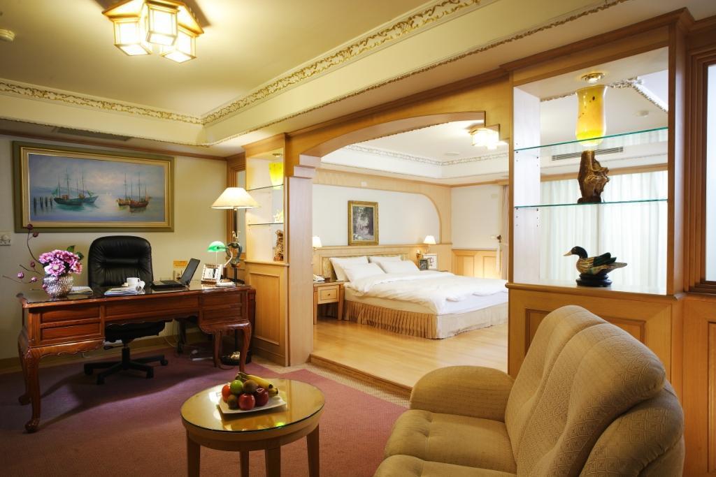 Kingdom Hotel Синьчжу Экстерьер фото