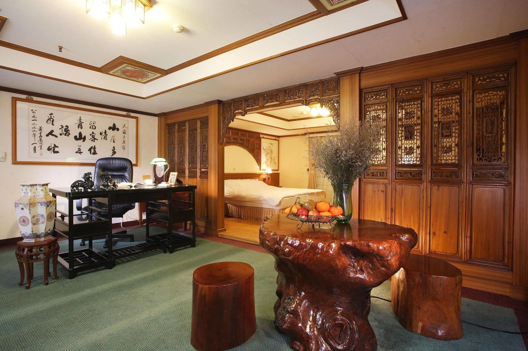 Kingdom Hotel Синьчжу Экстерьер фото